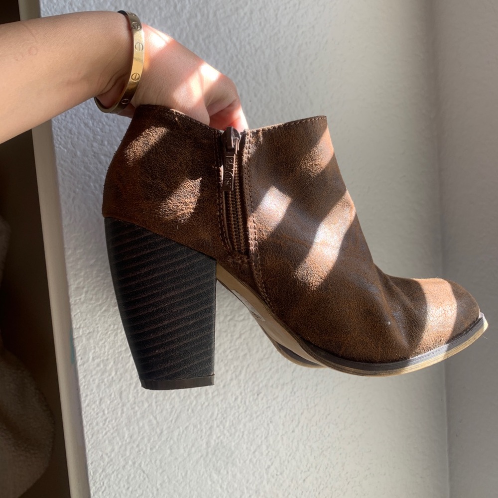 Side zipper ankle booties